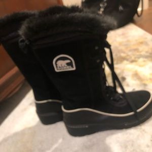 Like new! Women’s Sorel Tivoli II High Boots.